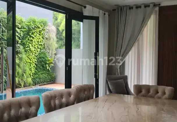 Rumah 3lantai split level modern elegan di Delatinos bsd  2