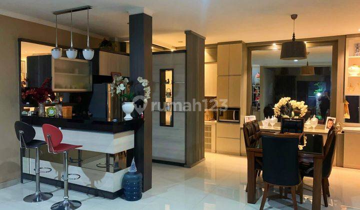 Rumah bagus siap huni full furnished 3 lantai di Villa melati mas 2