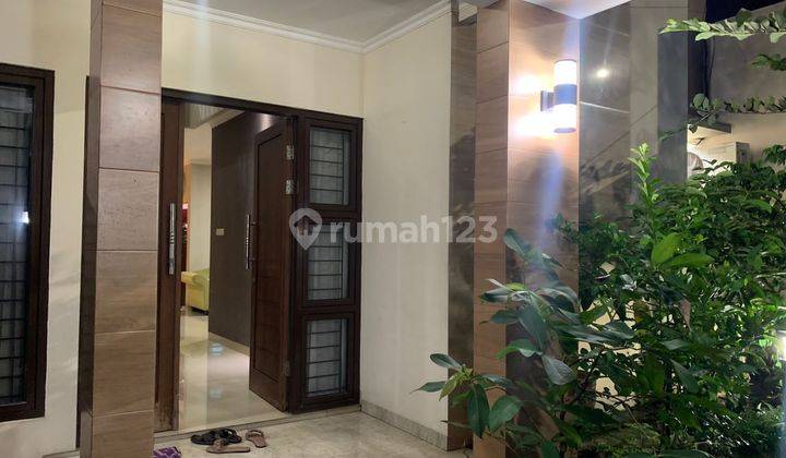 Rumah bagus siap huni full furnished 3 lantai di Villa melati mas 2