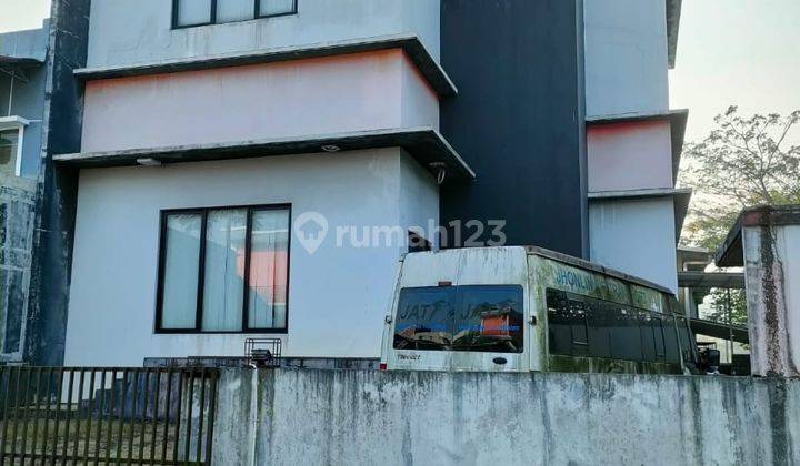 Gudang siap pakai hoek barat selatan di pergudangan taman tekno 2