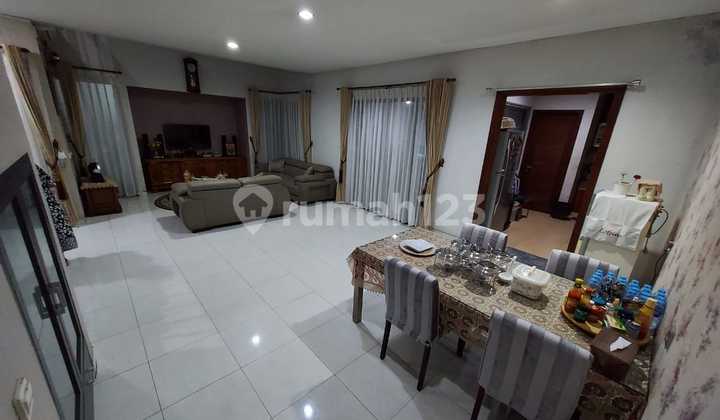 A neat, cool 2-story ready-to-occupy semi-furnished house in The Green. 2