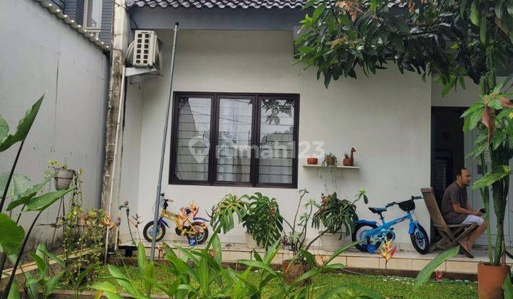 Rumah siap huni rapi, bersih terawat, shm  di kencana loka 1