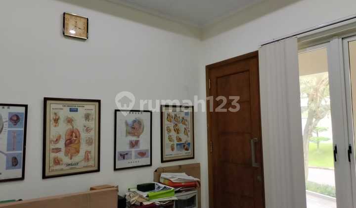Rumah 3arah mata angin, siap huni bagus, mewah di Alamsutera 10