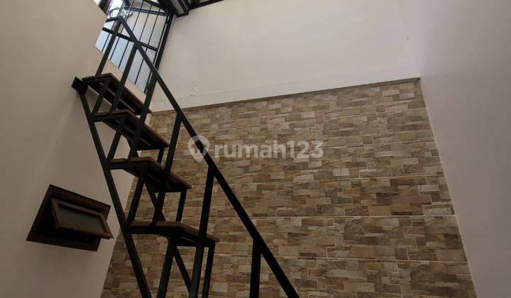 Rumah siap huni bangunan mandiri hoek selatan timur di eminent 2