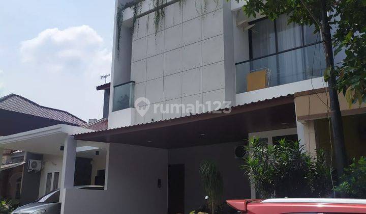 rumah bergaya industrial 3lantai bagus siap huni di BSM 2