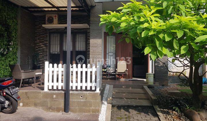 Rumah siap huni semifurnis 2lantai hoek 300m² di Delatinos 2