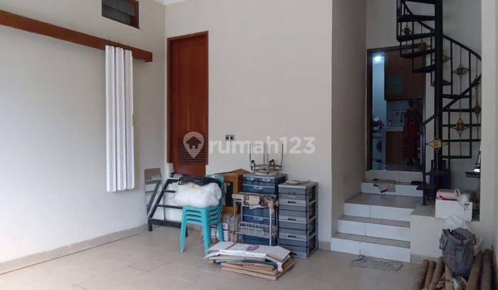 Rumah 3lantai bangunan mandiri semifurnis cantik di Puspitaloka  2