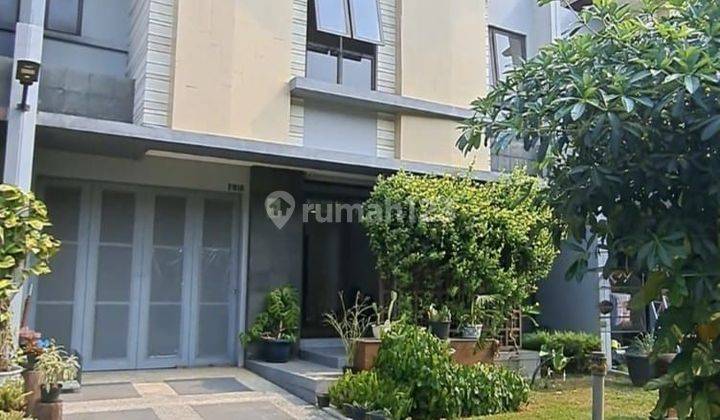 Rumah Modern minimalis 2lantai rapi dan terawat di The Eminent  1