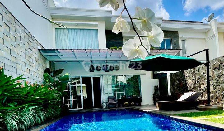 Rumah mewah dgn pool 10x4 taman yang cantik hadap barat diJaksel 1