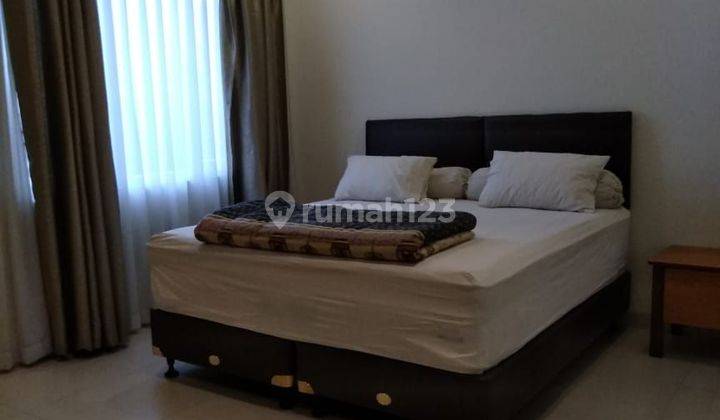 Rumah fullyfurnished dgn teras belakang rapi hadap utara di Avani 2