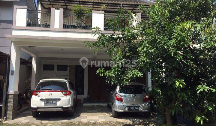 Rumah 2lantai siap huni full renovasi hadap utara di Sevilla  1