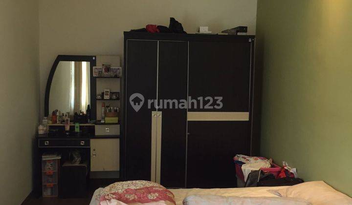 Rumah 2lantai siap huni full renovasi hadap utara di Sevilla  2