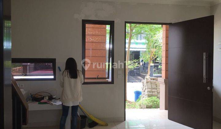 Rumah 2lantai di Nusaloka bsd city hadap barat  2