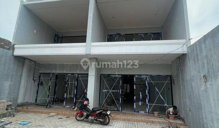 Ruko 3 lantai pinggir jalan raya cocok utk bisnis di Griyaloka  1