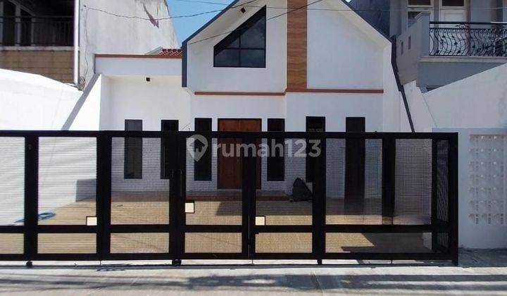 Rumah berkonsep minimalis modern kekinian di Griya loka bsd  2