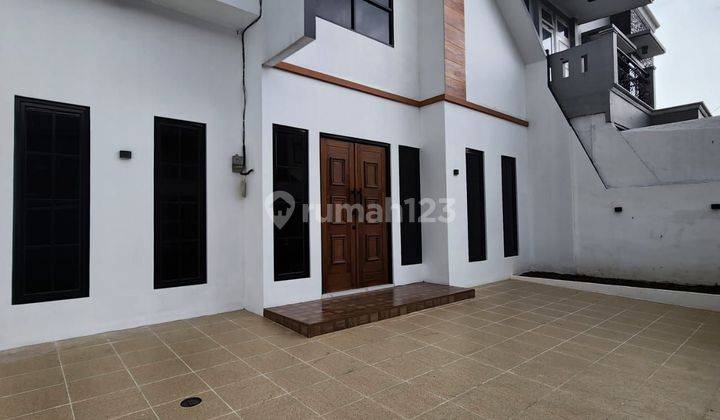 Rumah berkonsep minimalis modern kekinian di Griya loka bsd  1