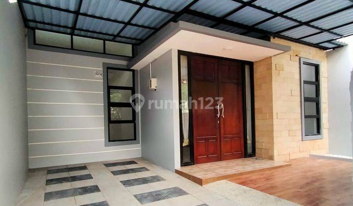 Rumah siap huni depan taman rapih, terawat bagus di Griya loka 2