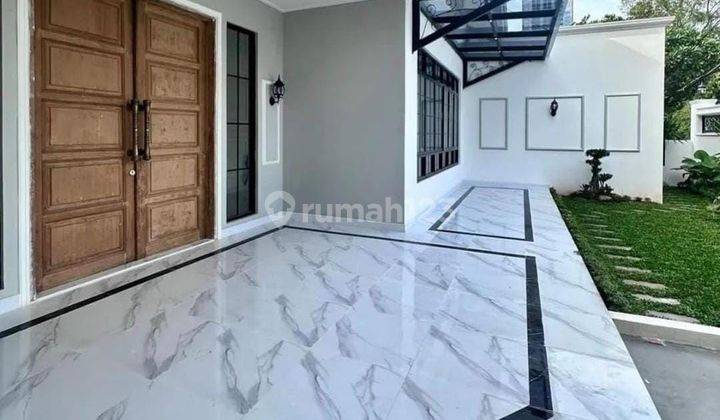 Rumah 1lantai mewah dgn pool murah di tengah kota jakarta selatan 1