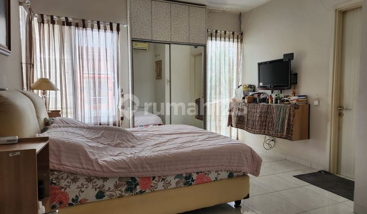 Rumah 2Lantai Siap Huni Hadap Selatan di Foresta 2