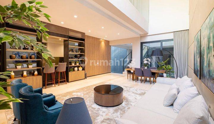 Exclusive townhouse 3lantai with pool elegan desain di Antasari 1