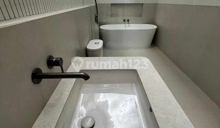 Luxury House in BSD City – Futuristic Design, Land Area/Building Area 208/280, 6.5m 2