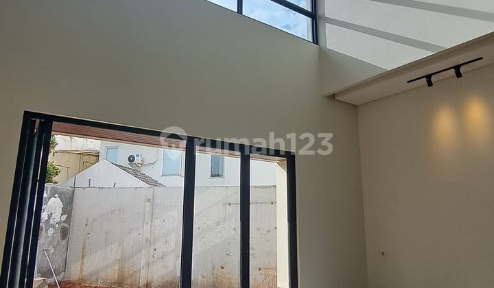 Rumah Hoek Modern dan Super Luas di The Icon 2