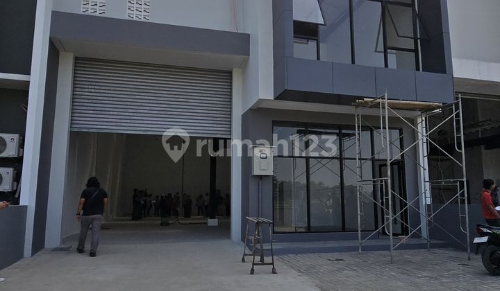 Gudang Dikomplek Pergudangan Industri Siap Pakai