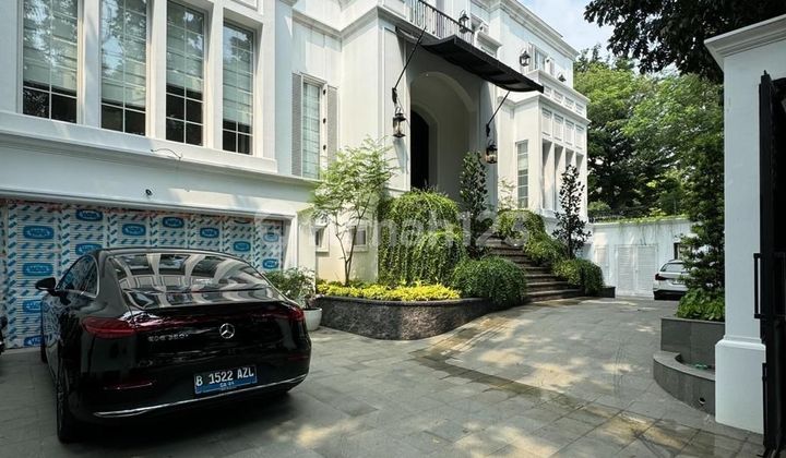 Rumah Menteng Classic 3 Lantai Lift & Kolam Renang