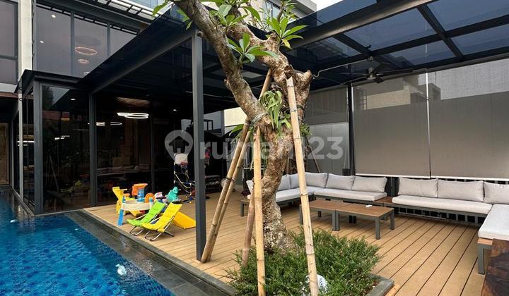 Luxury House with Lake View Within the Navapark Area