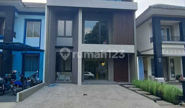 Rumah Modern Furnished dengan Rooftop Lounge - Alam Sutera 2