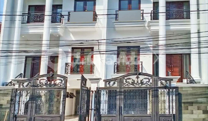 Rumah Cempaka Putih Barat Cempaka Putih, Jakarta Pusat