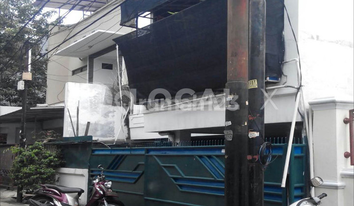 Rumah Kuning Tua, Kelapa Gading, Jakarta Utara