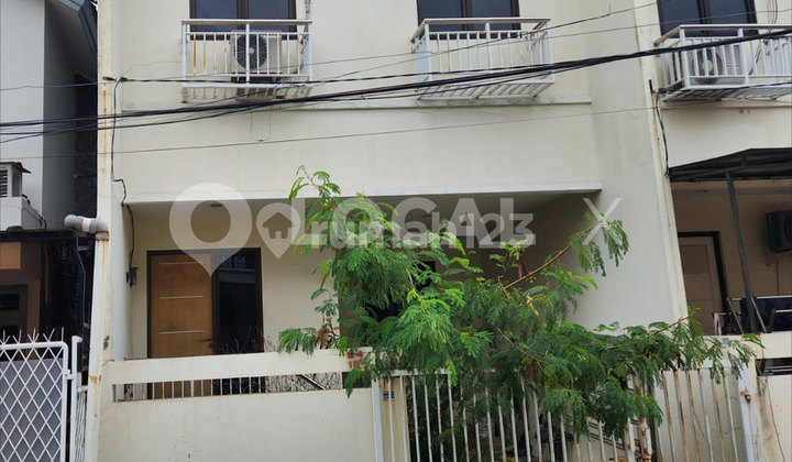 Mahogany House, Gading Griya Lestari, Kelapa Gading, North Jakarta