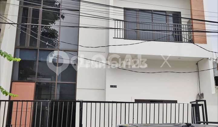 East Kelapa Cengkir House, Kelapa Gading, North Jakarta