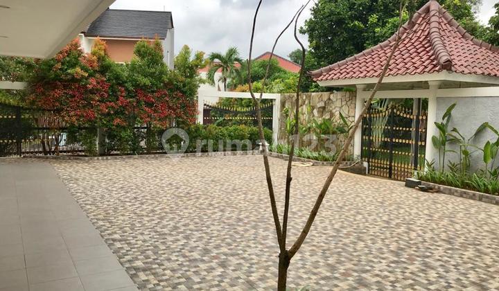 umah Besar di BSD luas 1000m2, dengan kolam renang dan taman besar  2