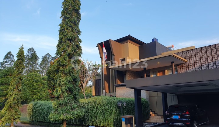 Rumah Sewa Semi Furnished dengan Luas tanah yang besar, Garasi 4 mobil De Park BSD City 2