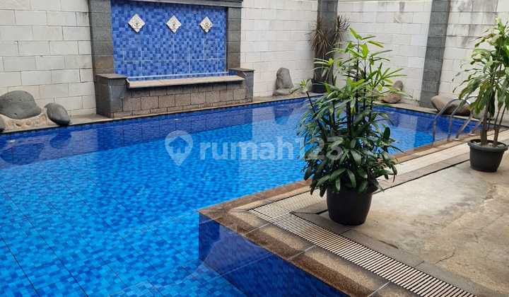Dijual Rumah Cantik dengan Pool Dibawah Harga Pasar Jarang Ada, di BSD Cluster