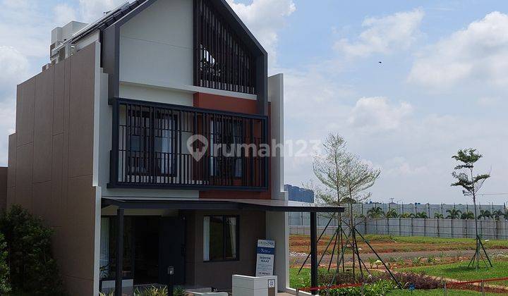 Rumah Siap Huni Dengan Attic Room Leonora Sumarecon Serpong 1