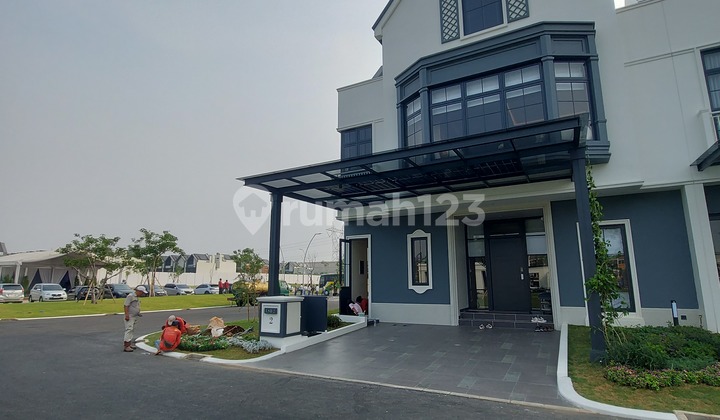 Rumah 3 Lantai Ala Resort Cluster Louise Summarecon Serpong