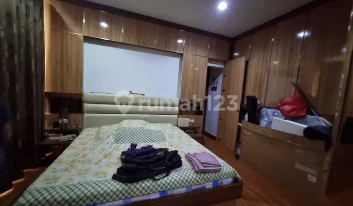 Rumah Mewah dan Siap Huni di Cluster Crown Golf, Pantai Indah Kapuk. Dibawah Pasaran