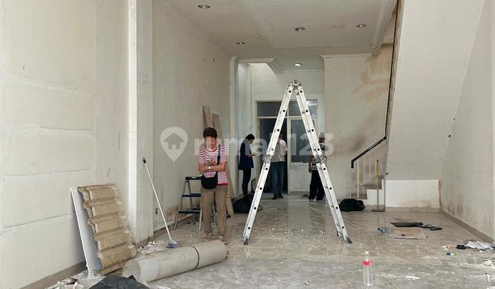 Ruko  di Green lake city, Jakarta Barat. UK 4,5x26m