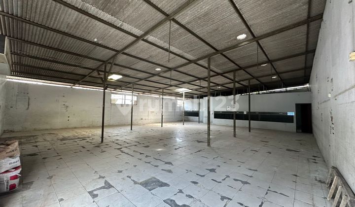 The shrimp location is very strategic in the DI Panjaitan area, East Jakarta. The shrimp location is very strategic in the DI Panjaitan area, East Jakarta.