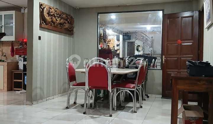Rumah Megah di Kebun Jeruk Jakarta Barat. LT 200 M²
