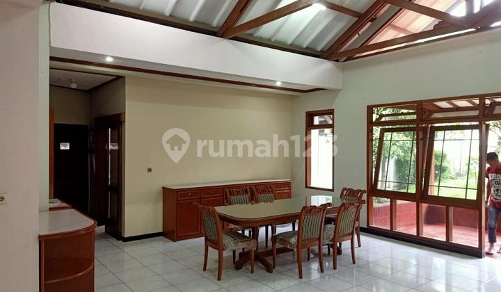Rumah Di Mainroad RIAU Bandung. Lt 1.100 m2