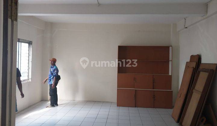 Gudang Elang Laut, Pantai Indah Kapuk, Jakarta Utara. Uk 9x18 M. 2