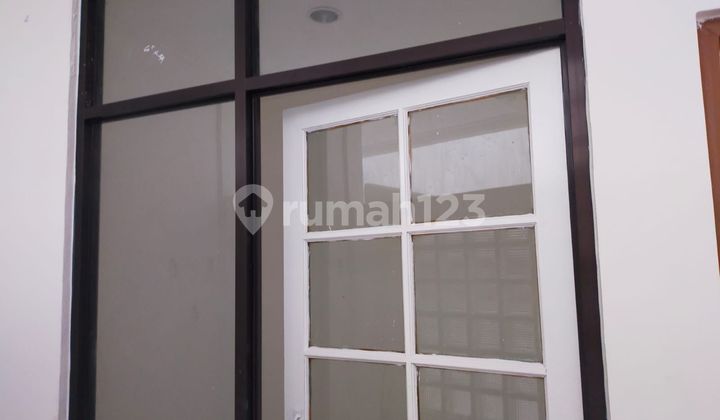 Ready-to-Occupy House in Permata Buana, Size 9X20 M. Fully Furnished. 2