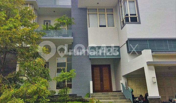 Rumah Taman Telaga Golf Jl.danau Maninjau, BSD, Tangerang, Banten