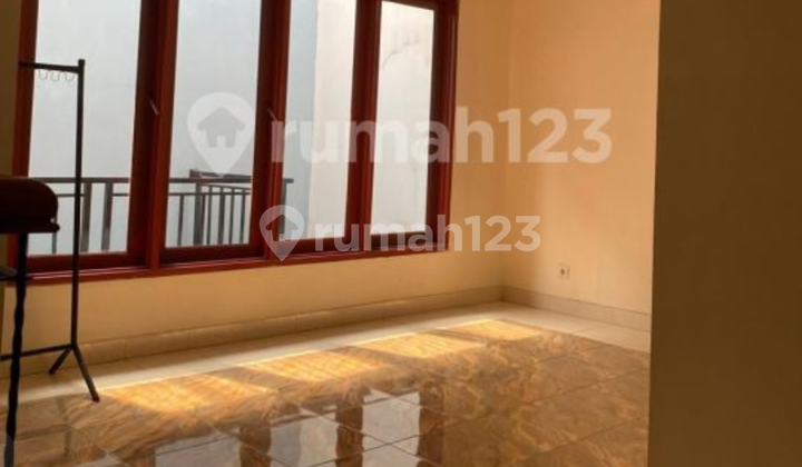 Turun Harga Rumah Depan Taman 2