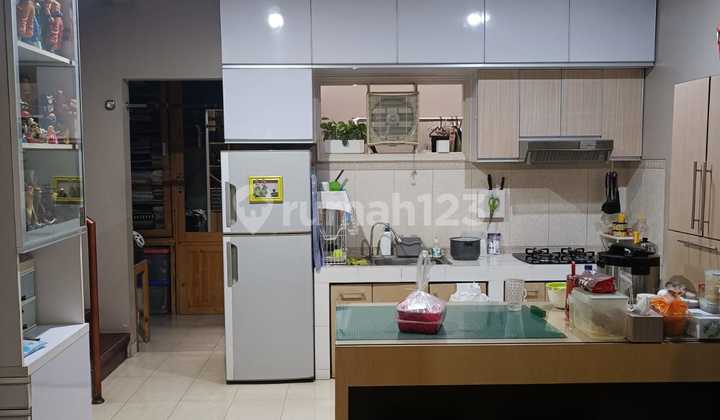 Rumah Cantik Siap Huni di Raffles Hills