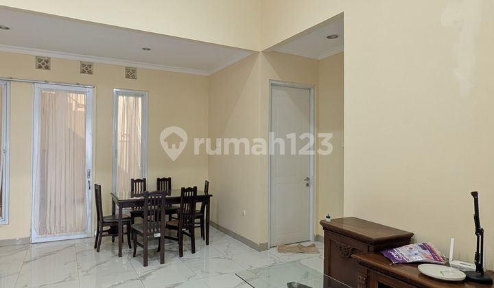 Disewa Rumah Dengan Furnish , Bersih Siap Huni